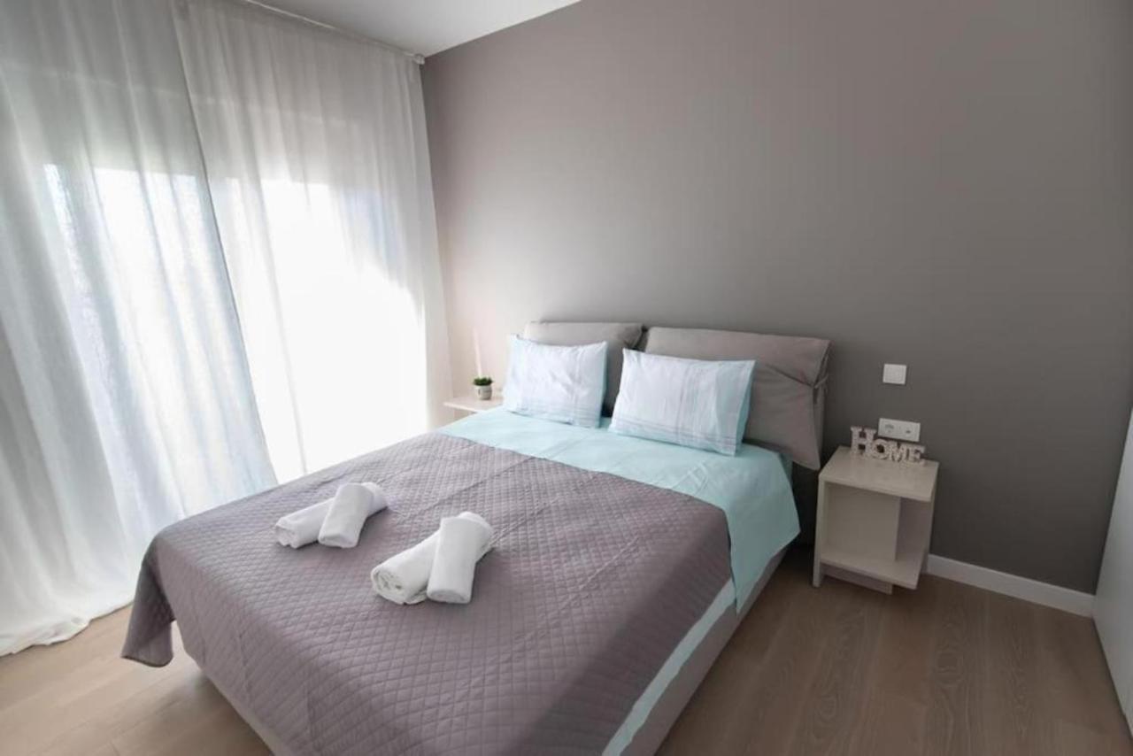Bright Apartment In The New Building เอเธนส์ ภายนอก รูปภาพ