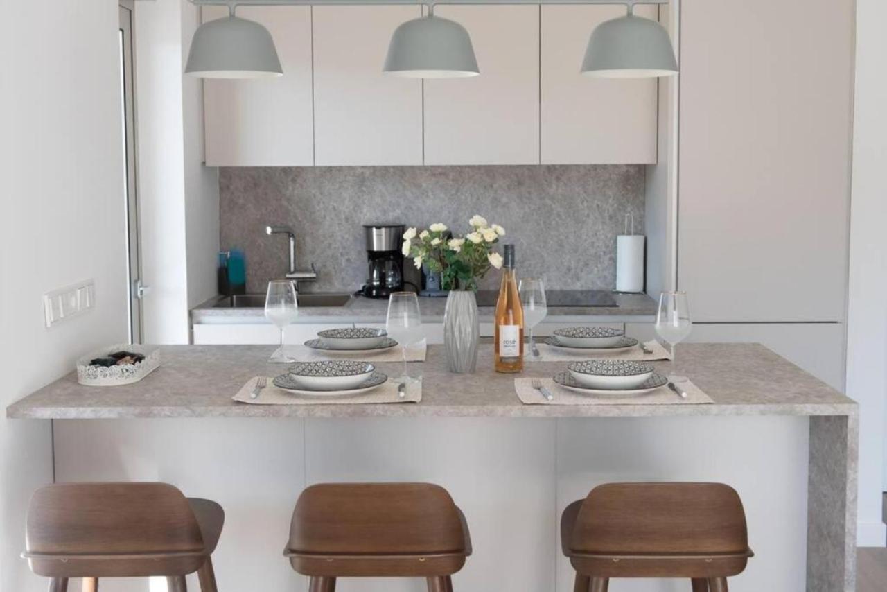 Bright Apartment In The New Building เอเธนส์ ภายนอก รูปภาพ